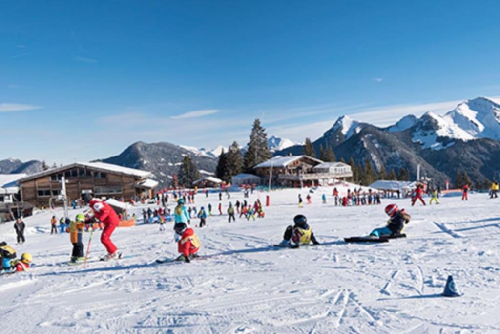 Le Snow Roc: Ski-In Studio with Panoramic Terrace and Sauna Saint-Jean-d'Aulps Exterior photo